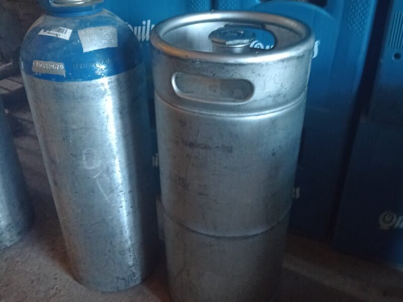 Barriles conector g y tubos de co2