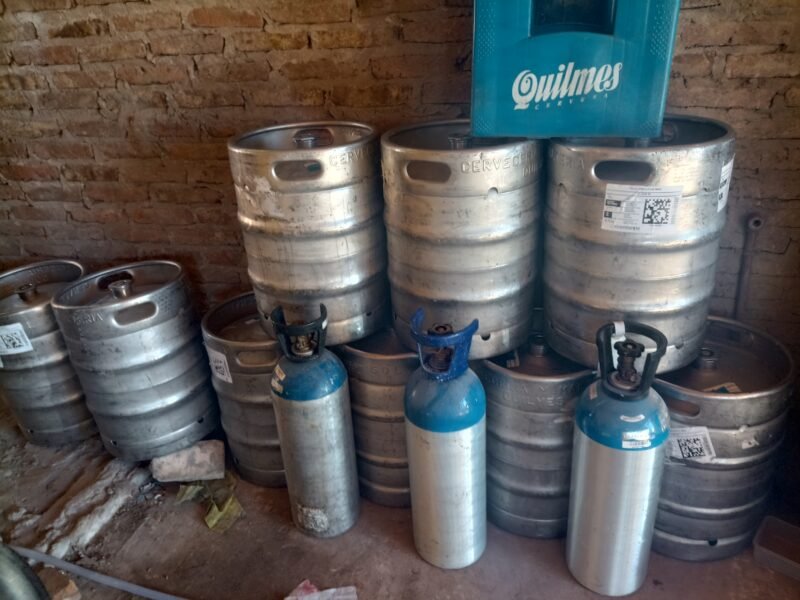 Barriles conector g y tubos de co2