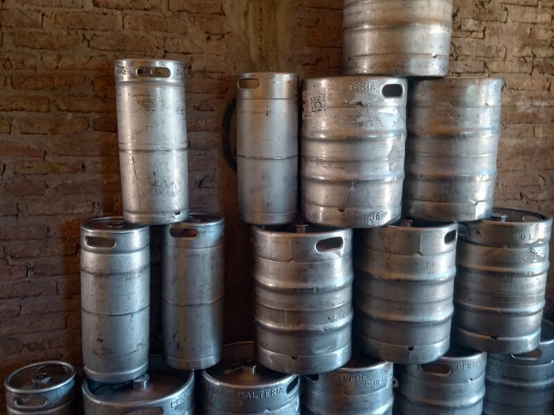 Barriles conector g y tubos de co2